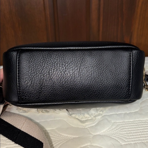 Universal Thread Black Faux Leather Bag with Gold Zipper EUC - Picture 6 of 12